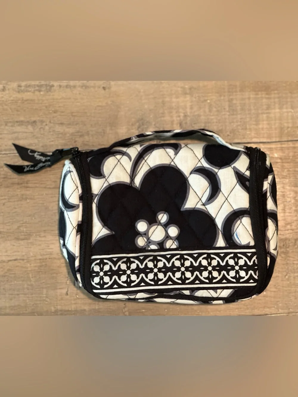 Vera Bradley, excellent condition, never used, hanging cosmetic case